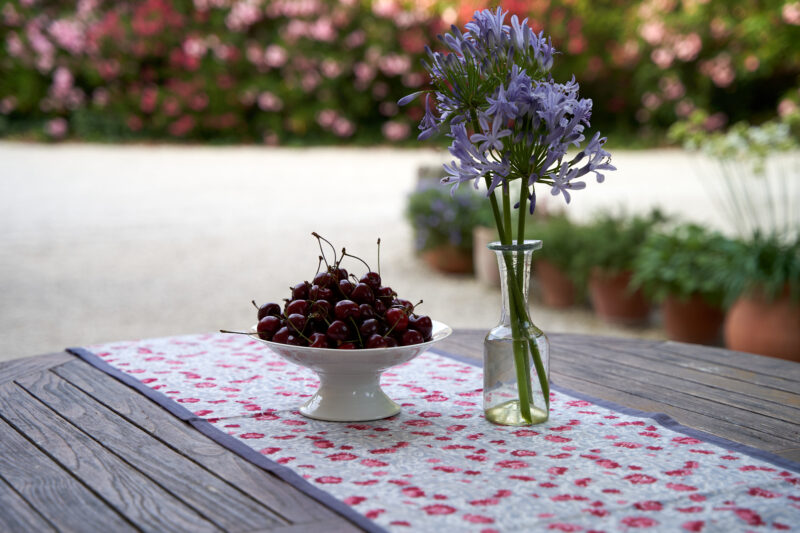 Chemin de table Bleuet gris rouge