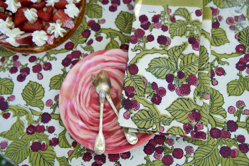 Beige red blackberry table runner - Image 2