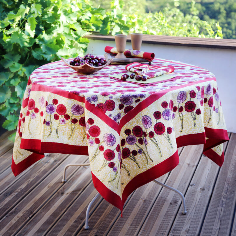 Green and red buttercup tablecloth